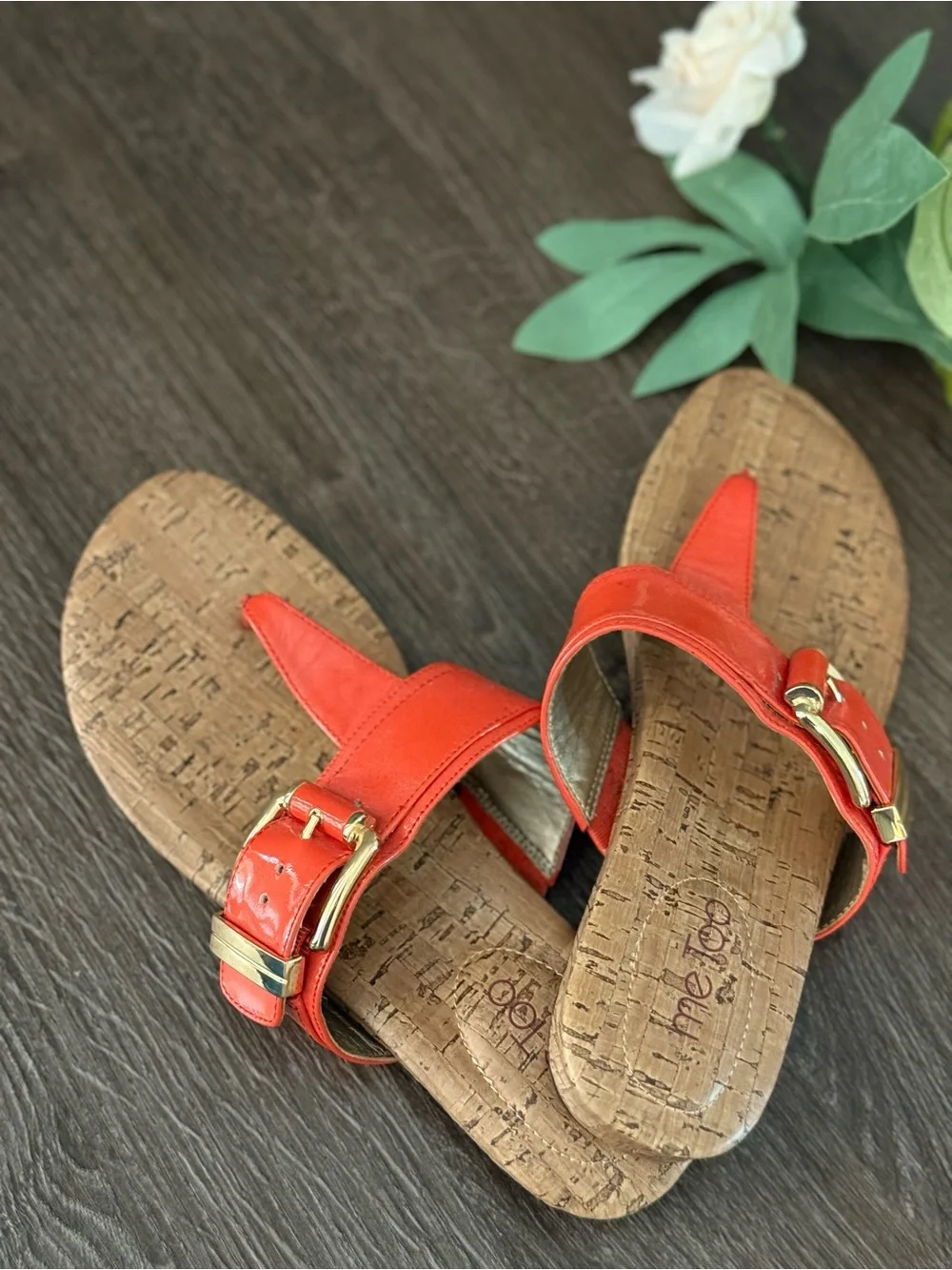 Me Too Orange Thong Sandals Women’s 9.5 Gold Buckle Cork Footbed